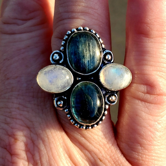 ***Sale*** New Kyanite & Rainbow Moonstone 925 Silver Ring. - Picture 7 of 8